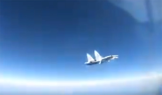 Приближио се руским војним објектима у Сирији, а онда га је Су-35 ИСПРАТИО КУЋИ: Погледајте како је изгледао БЛИСКИ СУСРЕТ Сухоја и Посејдона на небу (ВИДЕО)