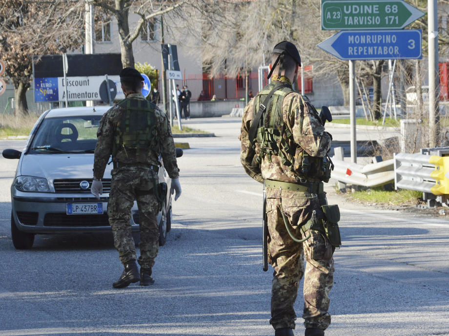 Италијанска полиција УХАПСЛИЛА 30 ВЕРНИКА: У Трсту око 30 људи било у цркви на Васкрс, нису Срби