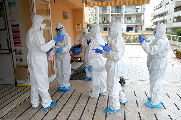 Италија очекује одлуку Парламента о фази 2 у борби са короном: Поново расте број преминулих, укупно 24.648