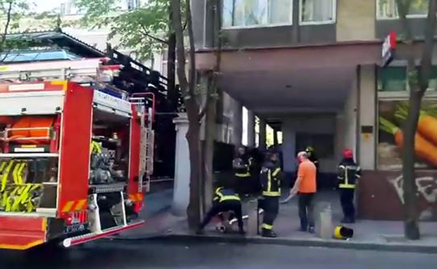 Избио пожар у Доситејевој улици, ватрогасци брзо реаговали (ВИДЕО)