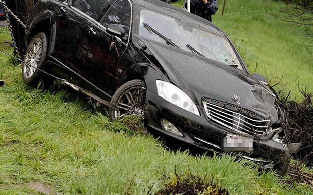 Тешка несрећа код Врања: Мерцедес са четири девојке СЛЕТЕО СА ПУТА!