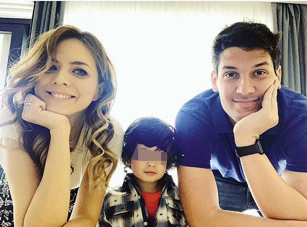 Нини најлепше уз њена два мацана: Глумица породично обележила диван дан