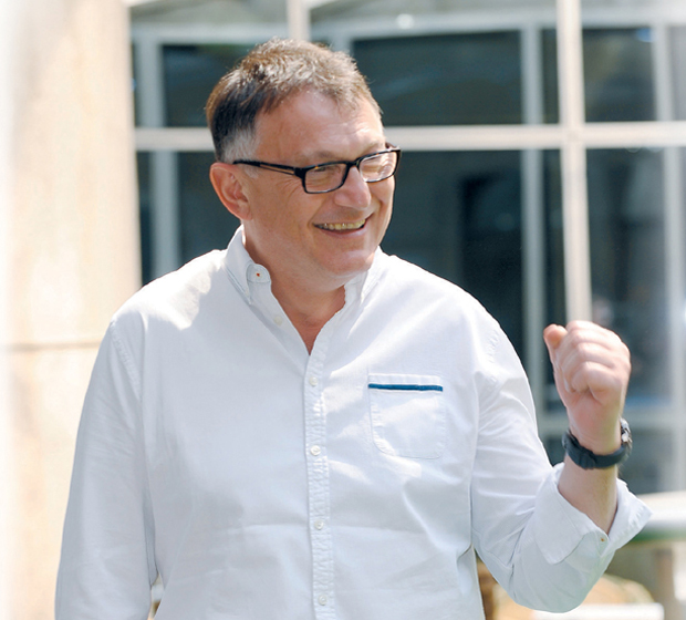 Изолација лакша уз српске пријатеље: Чувени француски писац време у доба короне прекраћује и дописивањем преко Вотсапа