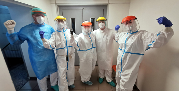 Новости у ковид-центру КБЦ Земун са лекарима и медицинским сестрама: НОЋЕ у болницама и верују у ПОБЕДУ (ФОТО/ВИДЕО)