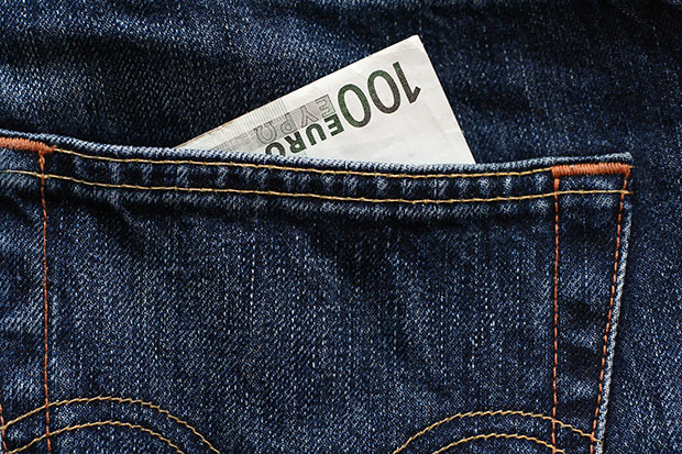 ЗВАНИЧНА ПРОЦЕДУРА да добијете 100 евра од државе: Пријава креће 15. маја, а траје 1 минут