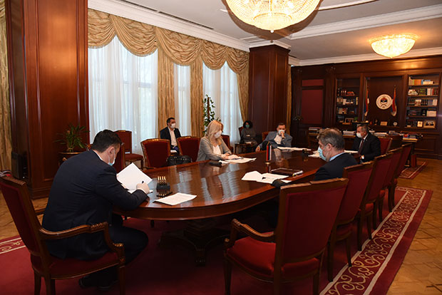 Старији од 65 на улици сваког дана од седам до 10, отварање услужних радњи, перионица, музеја...: Ублажене мере ограничења и забрана у Републици Српској