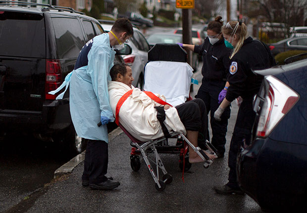 Живот у борби са вирусом корона изгубило 50 ХИЉАДА, без посла остало 26 МИЛИОНА људи: Језив неславан рекорд САД
