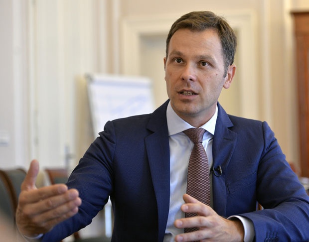 Влада Србије УСВОЈИЛА ТРИ УРЕДБЕ за помоћ, Мали поручио: Сада имамо сав новац који смо обећали грађанима и привреди