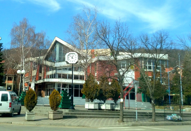 Фејсбук позориште: Премијера представе „Love & Padeži“ 