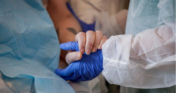 Близнакиње (38) умрле од вируса корона у размаку од три дана