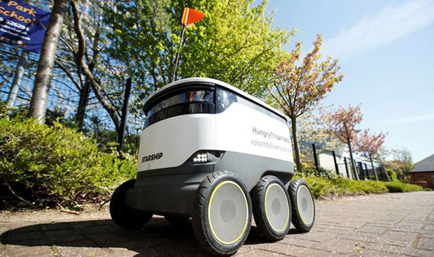 Изгледају као кутије на шест точкова и сви им се радују: Роботи освојили улице енглеског града ФОТО/ВИДЕО