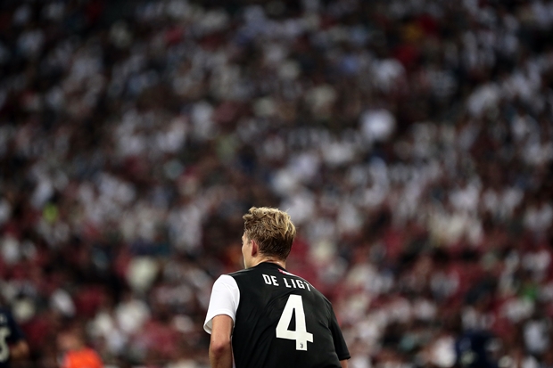 Барселона нуди трампу Јувентусу: Де Лихт за Артура