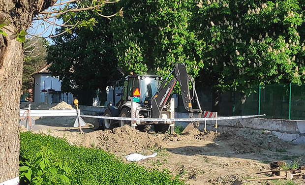 Трагедија у Зрењанину: На Ласла се обрушило брдо земље, мало га је делило од пензије (ФОТО)