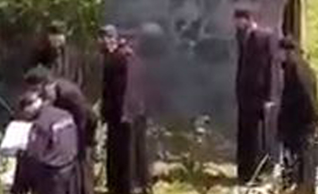 Криви су што су обављали послушање током сахране свог првог комшијe: Јован Маркуш објавио снимак на којем се види како монаси дају изјаву полицији (ВИДЕО)