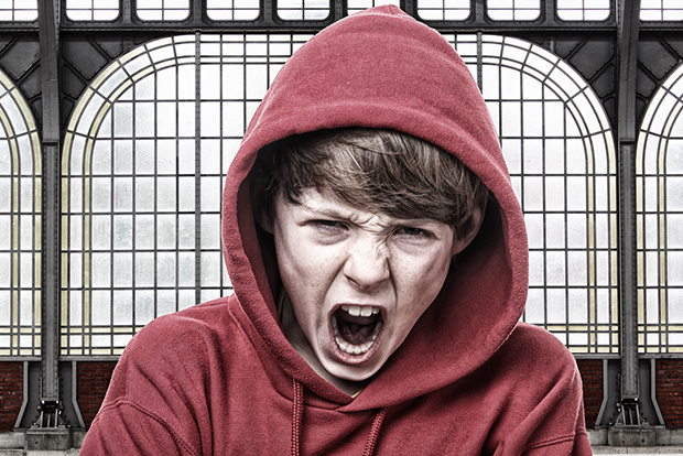 Нови облик породичног насиља: Деца злостављају родитеље