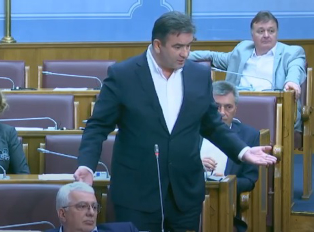 Инцидент у Скупштини Црне Горе: Седницу прекинула ЖУСТРА препирка двојице посланика ДФ и СДП