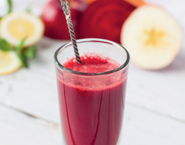 Здрав и укусан напитак: Направите сами сок који чисти организам