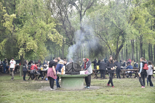 ПРЕДЛОГ НОВИХ МЕРА: Забрана окупљања за више од 5 људи за 1.мај