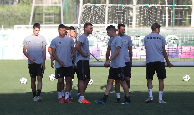 Српски фудбалски суперлигаши у понедељак почињу припреме за наставак сезоне: Строге мере пре и после тренинга