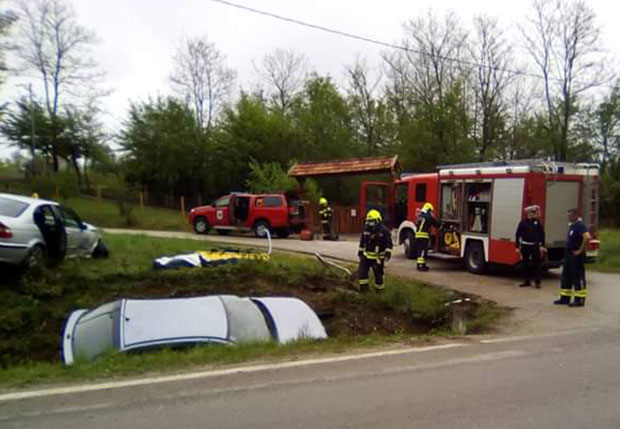 Трагедија на путу Бањалука – Приједор: Возач и сувозач погинули у судару, повређена још једна особа 
