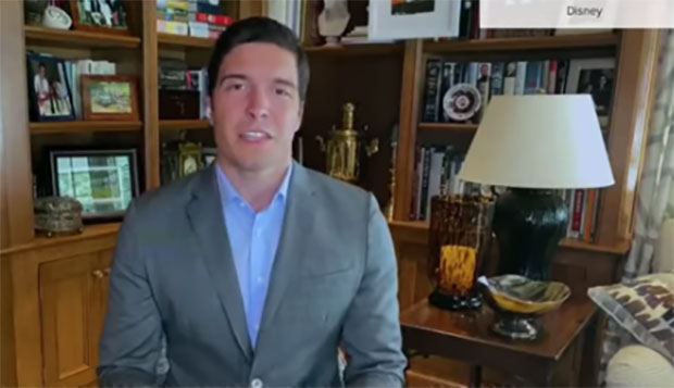 Нови гаф у емисији уживо: Све је било у реду до пред крај, онда су милиони видели шта није успео да сакрије (ВИДЕО) 