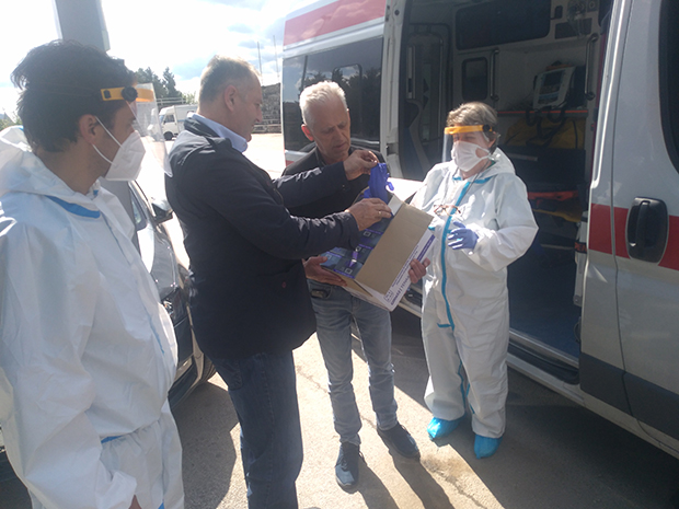 На иницијативу дописништва Новости: Хитној служби у Дому здравља у Лозници стигло 2.000 рукавица 