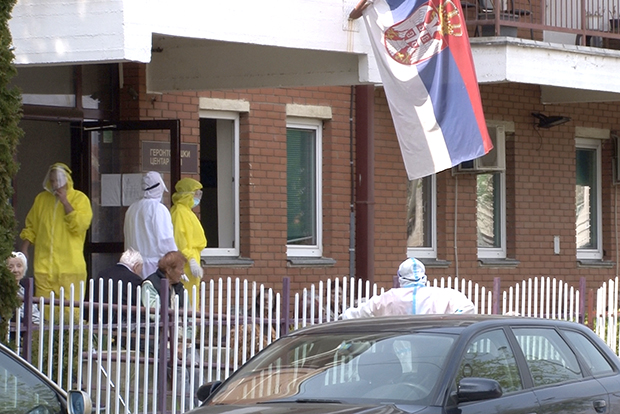 Умрла 43 корисника Геронтолошког центра у Нишу, међу излеченима Нишлијка од 92 године,а њени рођаци кажу: Преживела је захваљујући лекарима и добром здрављу