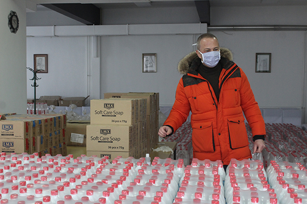 Општина Књажевац уручила свим пензионерима 10.000 хигијенских пакета, а за незапослене је припремила 2.700 прехрамбених пакета