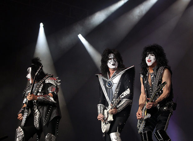 Група Кис најкреативнијег фана убацује у спот