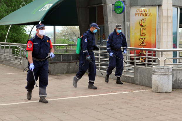 Дезинфекција јавних површина у центру Краљева