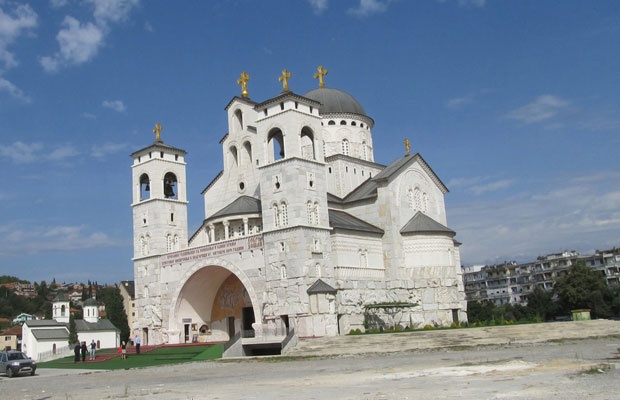 Затворен Саборни храм у Подгорици: Наставак обрачуна власти Црне Горе са СПЦ, верницима тражили маске и рукавице