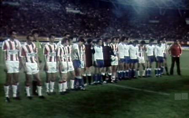 Тренутак када је утакмица Хајдук - Црвена звезда прекинута због смрти друга Тита (ВИДЕО)