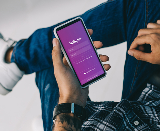 Приведен тинејџер због непристојног четовања о девојчицама