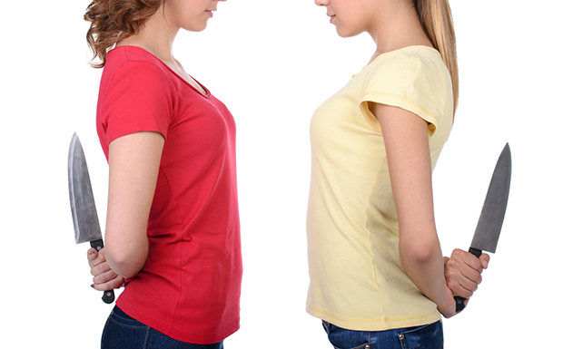 Крвави обрачун у београдском насељу: Две жене се посвађале на улици, па ПОТЕГЛЕ НОЖЕВЕ!