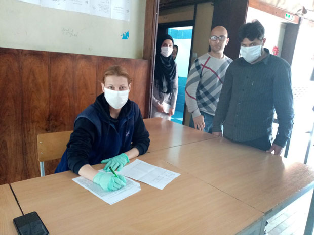 Под маскама учимо српски: Врањанка се стара о мигрантима