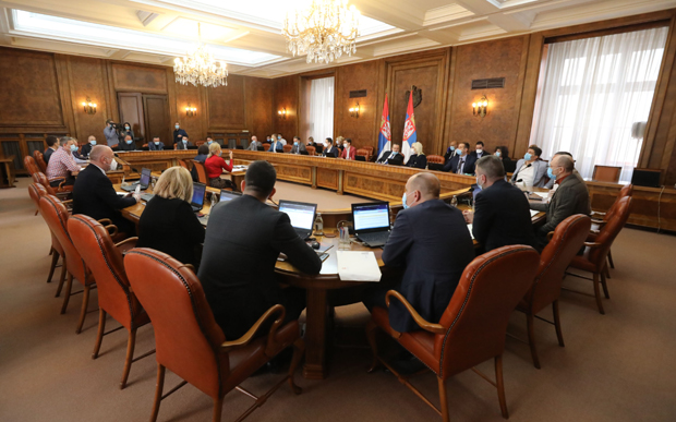 Влада донела нове одлуке, а тичу се кладионица, кафића, паркова, личних докумената