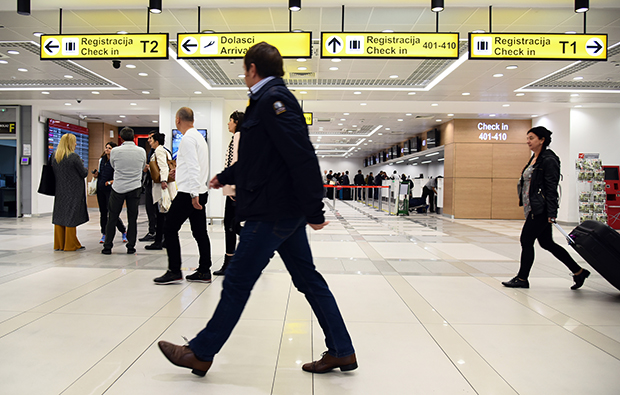 Авио-саобраћај у Србији креће 18. маја, свет размишља о ОТВАРАЊУ ГРАНИЦА: Хоће ли путници долазити на аеродром 4 сата пре полетања и ШТА ИХ СВЕ ЈОШ ЧЕКА?