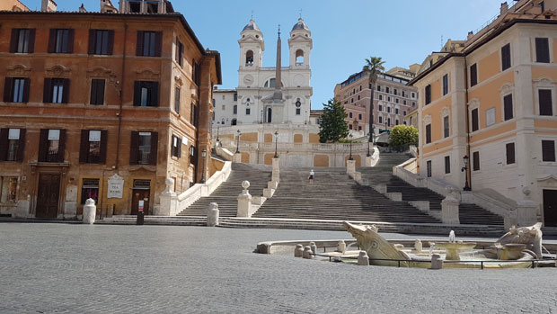 Сaмо нас звук воде подсећа да ЖИВОТ траје: Новости на улицама Рима после попуштања мера (ФОТО)