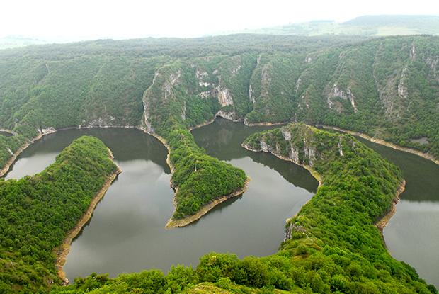 Да ли ће Срби летовати у нашој земљи? Зашто не одемо на Увац, у Брестовачку бању, Ртањ, џамију у Сијеници, зашто је срамота отићи тамо