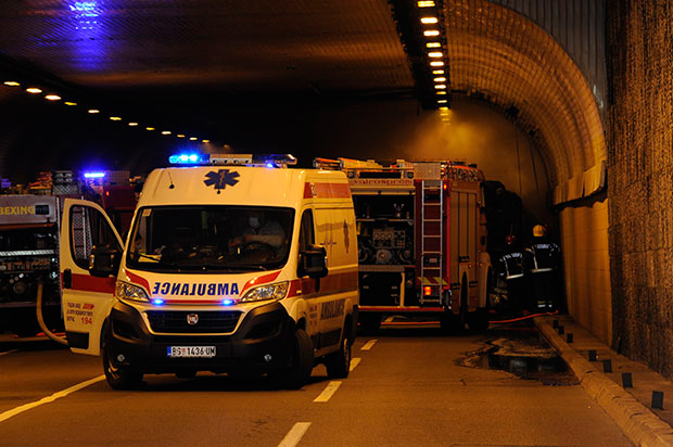 Запалио се аутобус ГСП у Теразијском тунелу, велике гужве у центру града (ФОТО)