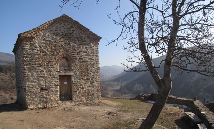 У овој цркви у Србији се нико НЕ ВЕНЧАВА И НЕ КРСТИ, а иза свега се крије УЖАСНА ПРИЧА