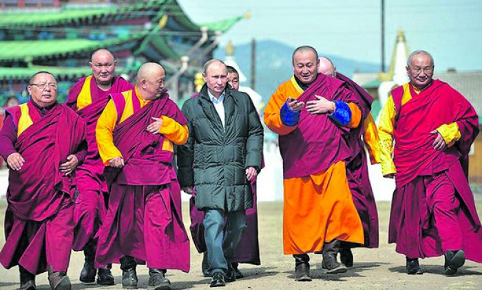 Монаси су секли стомак животиње и у њу убацивали БОЛЕСНИКА, а сада су Путину дали ЧАЈ БЕСМРТНОСТИ
