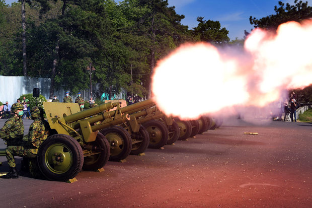 Почасна артиљеријска паљба поводом Дана победе