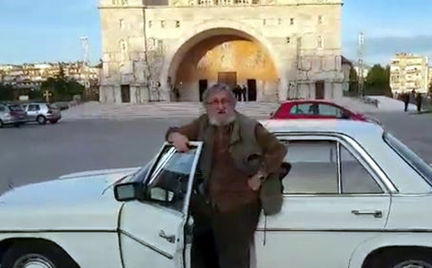 Војводи полиција забранила улазак у Саборни храм у Подгорици (ВИДЕО)