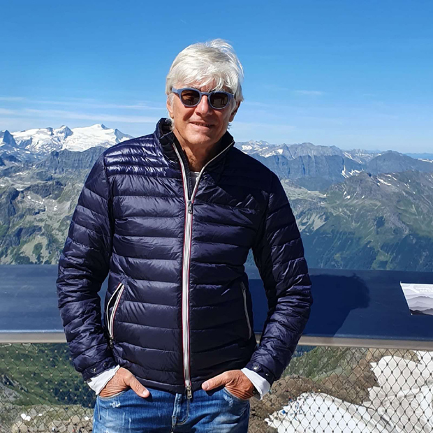 Лепотан за којим даме још уздишу: Невен Бошковић, познати српски манекен, модну писту заменио угоститељством