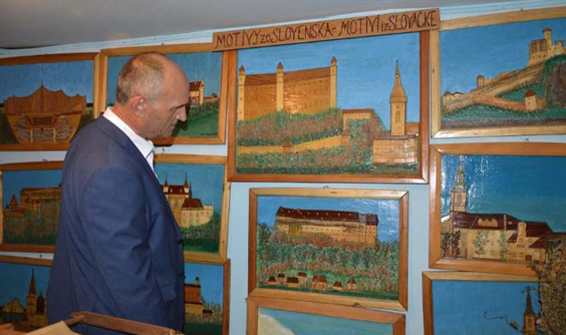 Цркве, замкови и дворци, разни сеоски мотиви и предмети: Јанко све што види у макету претвори