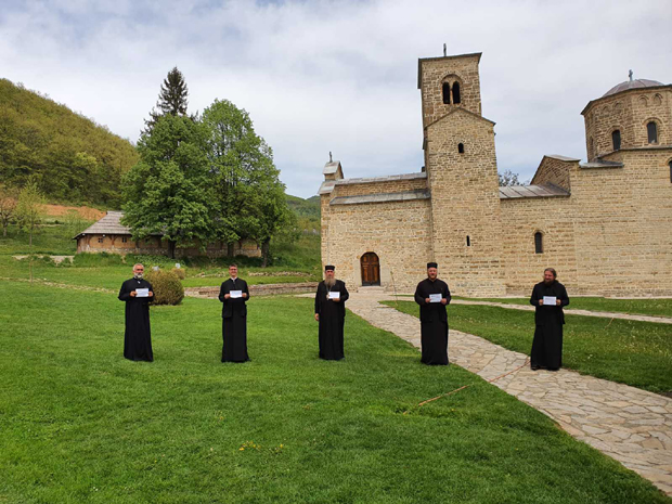 У Беранама државни органи наставили са ПРОГОНОМ свештенства: Свештеници поново на саслушању!