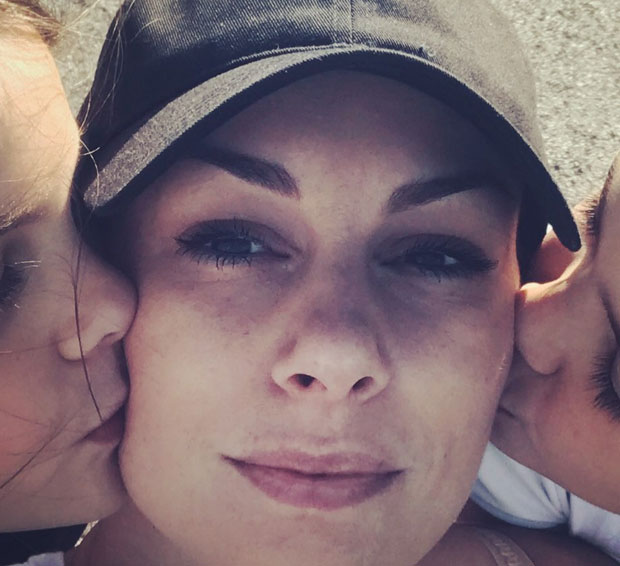 Окружена љубављу: Слобода Мићаловић објавила слику са близнакињама