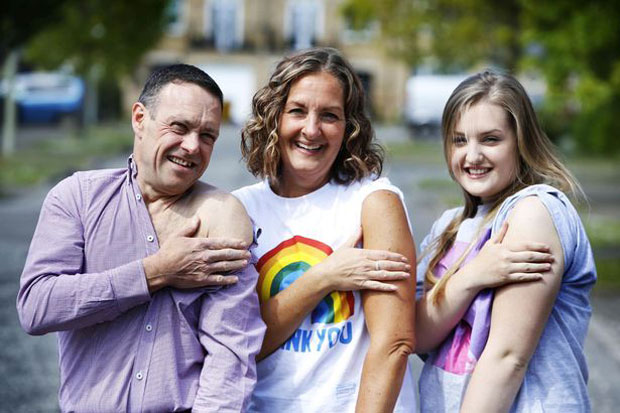 Не знају шта им је убризгано, ни како делује, али су због ћерке одлучили да се пријаве: Ово је породица добровољаца на којима се тестира вакцина против короне