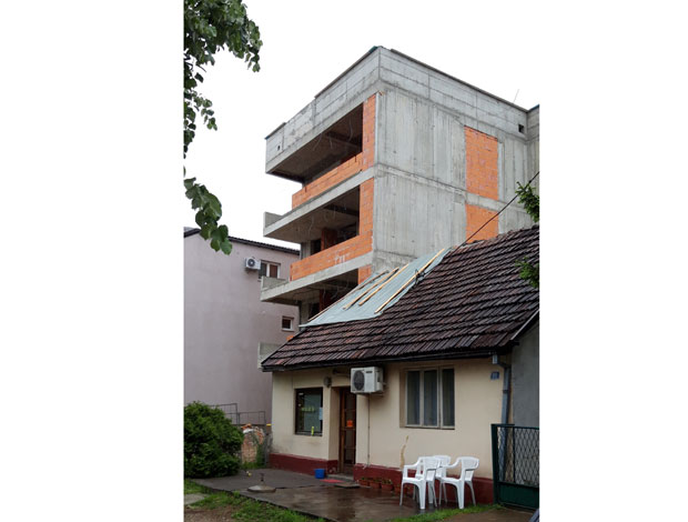 Пао са 13 метара и рекао: Није ми ништа! Оливер изгубио равнотежу док је био на згради